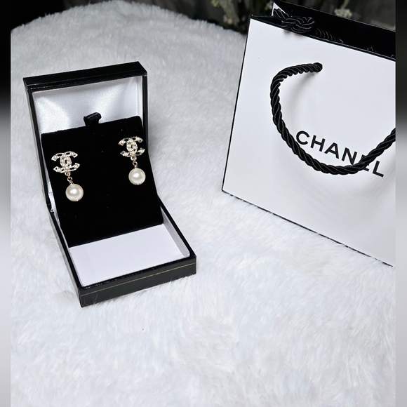 Chanel Coco Mark Pearl Earrings A14 P Excellent Condition - Picture 9 of 9